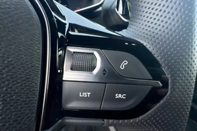 Peugeot 2008 hybrid 145 e-dcs6 — photo 25