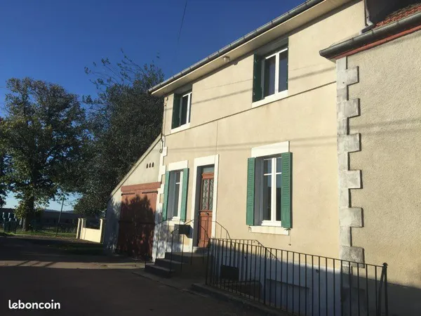 Lot de deux maisons avec terrain de 1 300 m² - Ars-les-Favets