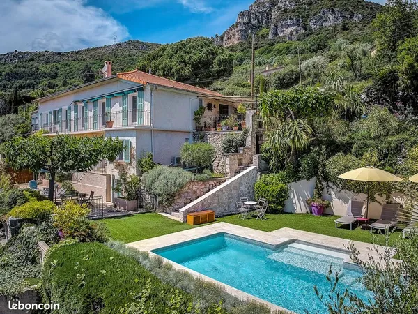 Hauteurs de Vence, superbe vue mer et Cap d'Antibes, exposition Sud, grande maison niçoise 5ch/5SB, 