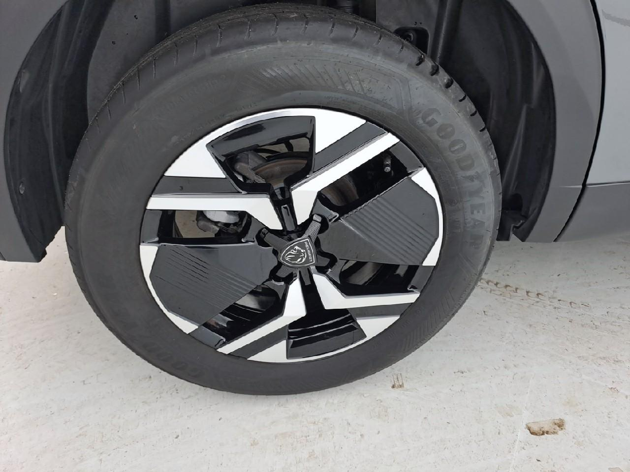 Peugeot 2008 puretech 130 s&s eat8 gt — photo 18