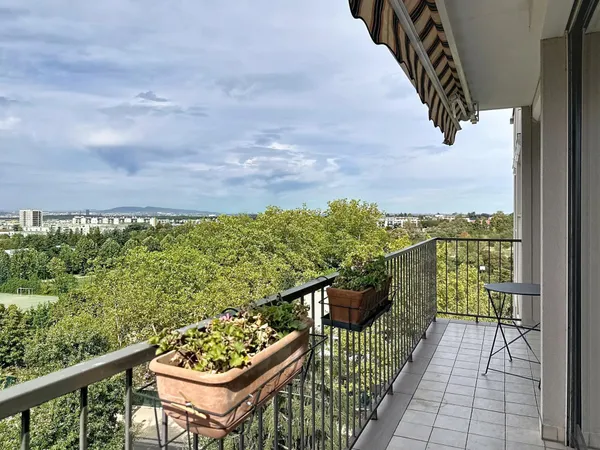 Appartement T4 de 80 M2 avec balcon + CAVE + GARAGE + PLACE DE PARKING