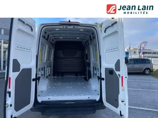 Volkswagen Crafter e- van 35 l3h3 136 ch bva — photo 10