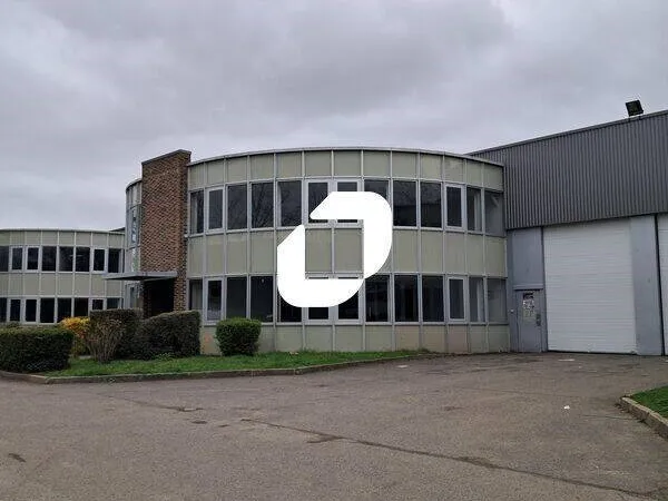 Local d'activité 1560 m²
