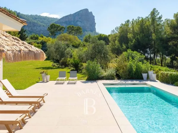 VENTE - CASSIS - REVESTEL - MAISON CONTEMPORAINE - 5 SUITES - PISCINE