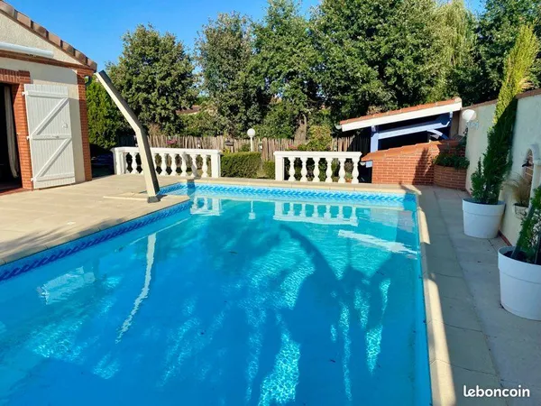 Villa individuelle de plain-pied avec piscine, pool house et dépendance à Roquettes