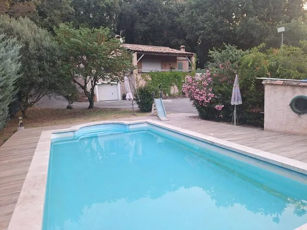 Maison 10 pièces 198 m²