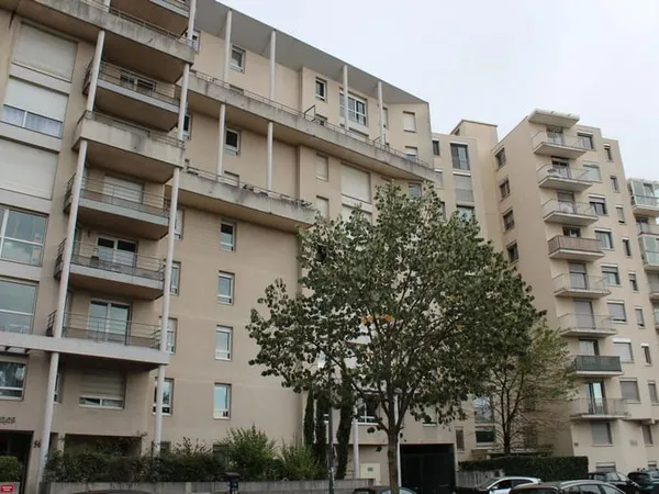 Coloc dans grand T3 Villeurbanne Grandclément