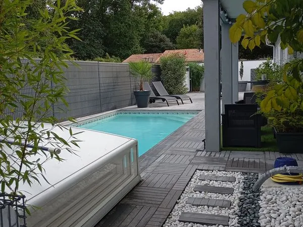Maison 2 chambres avec piscine et garage/dépendance