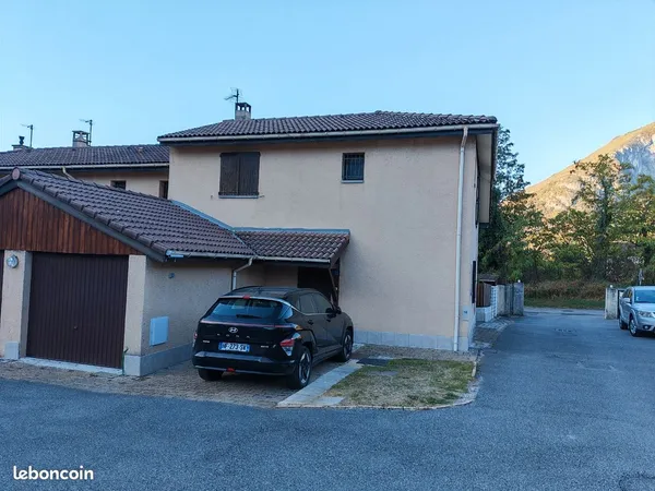 Particulier vend maison avec garage et jardin