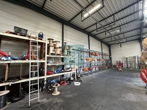 Local d'activité 2400 m²