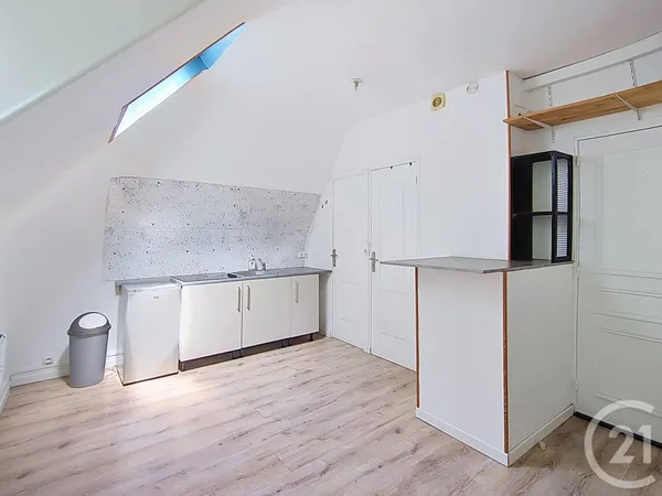Studio 1 pièce 13 m²