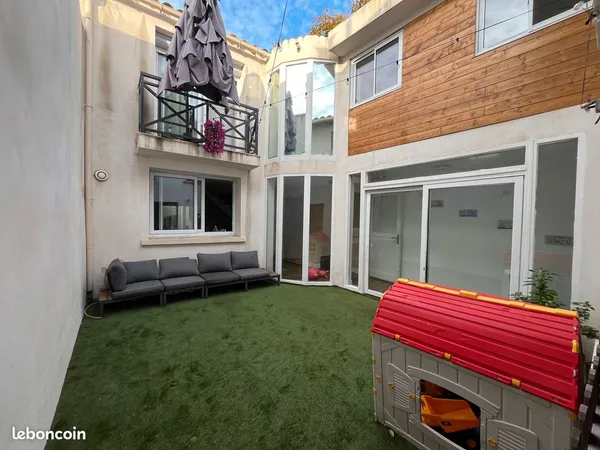 Particulier vend maison de village avec extérieur