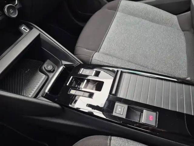 Citroën C4 e- 136 ch automatique — photo 13
