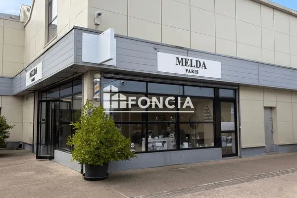 Local 121 m²