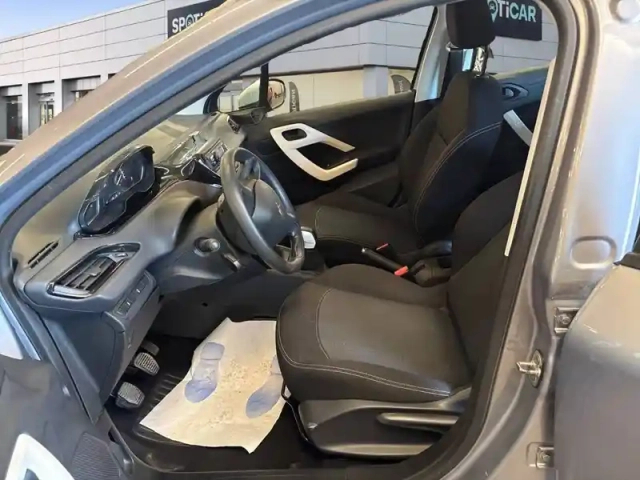 Peugeot 208 puretech 68ch bvm5 — photo 19