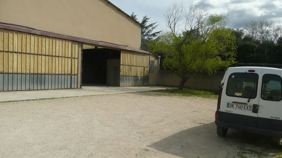 Photo 1