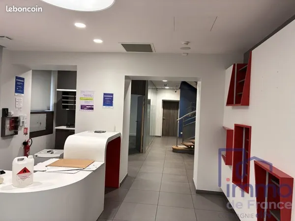 Local 231 m² Saint-Étienne