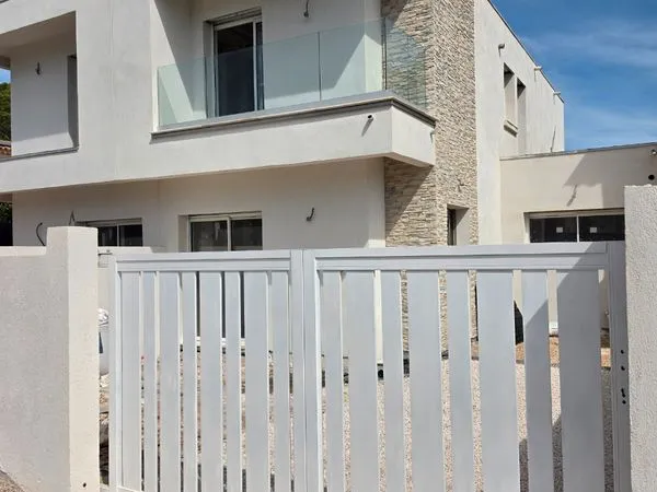 Villa contemporaine neuve 118m2 - Quartier Partegal La Farlède - Piscine - Jardin