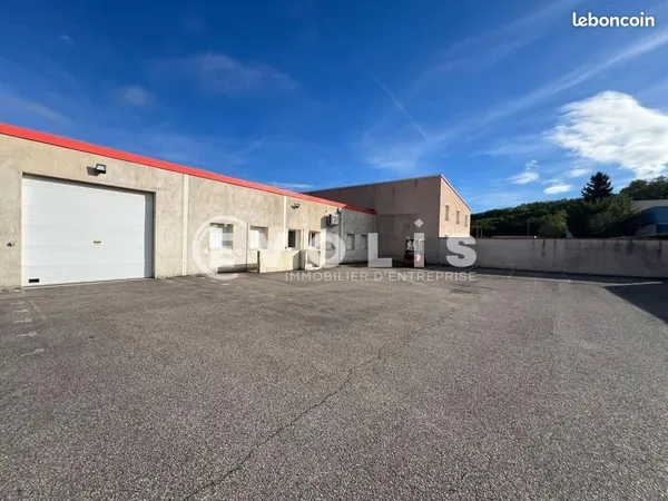 Local d'activité 668 m²