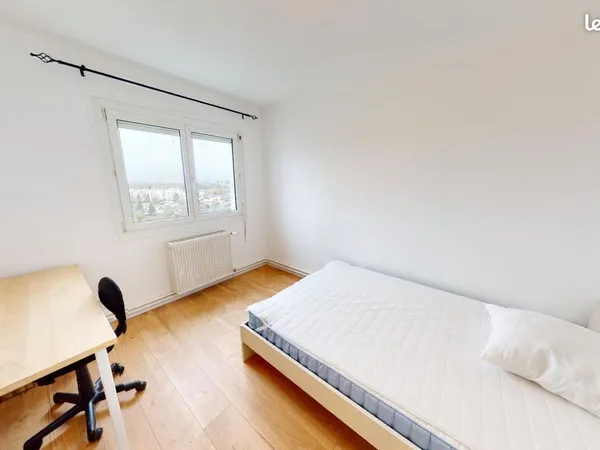 Chambre 5 pièces 100 m²