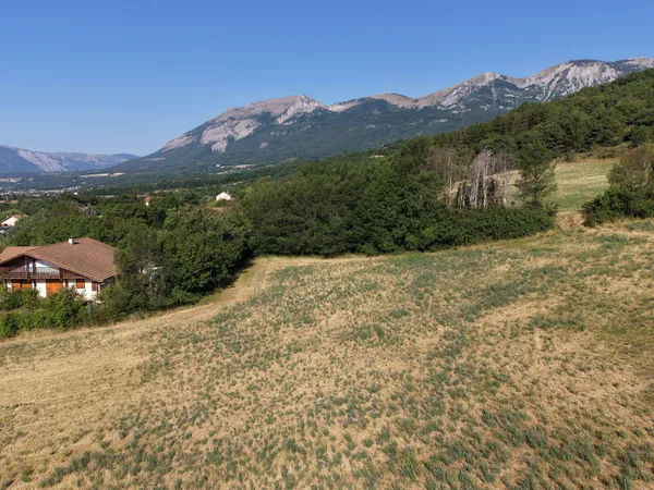 Terrain 873 m²