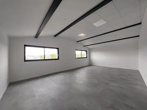 Local professionnel / commercial (100m2) - RODEZ
