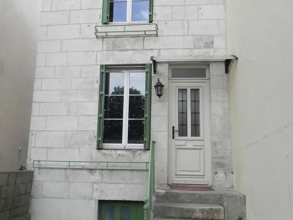 Chaumont, jolie maison de ville, rénovée, bonne isolation avec cour fermée