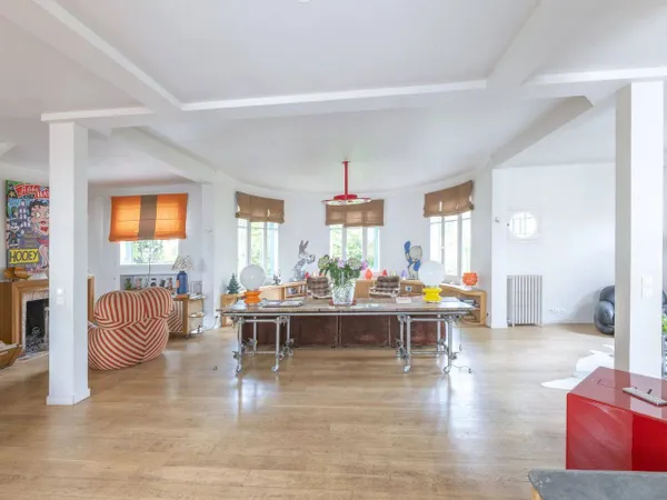 Maison 8 pièces 310 m²