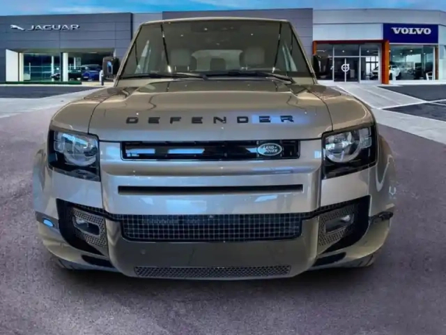 Land Rover Defender 110 2.0 p300e x-dynamic hse — photo 8