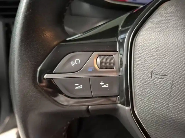 Peugeot 208 puretech 100 s&amp;s bvm6 — photo 13