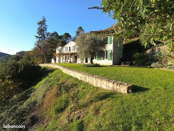 Maison 5 pièces 198 m²