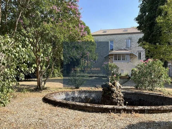 Maison 11 pièces 311 m²