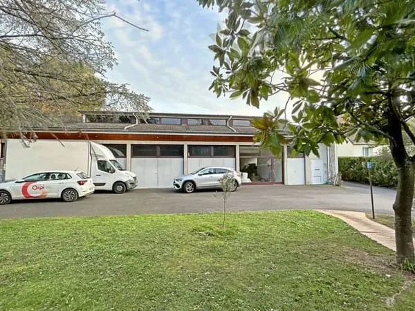 Local d'activité 816 m²