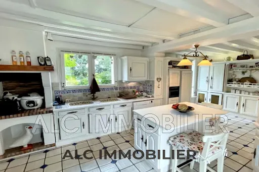 Propriété 7 pièces 174 m²