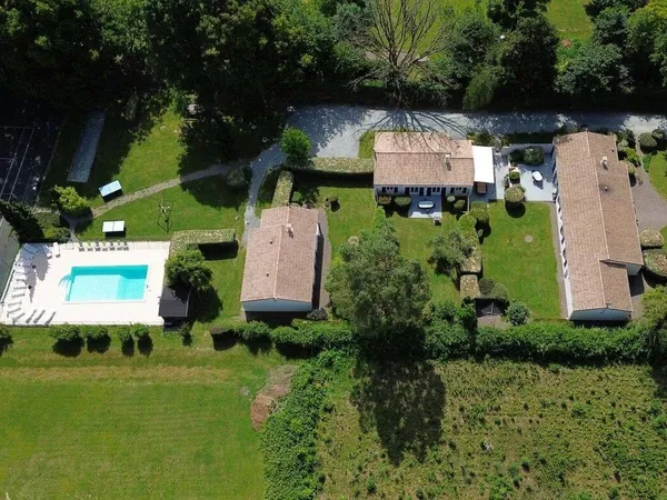Maison 348 m²
