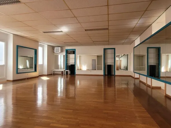 Local 260 m² VALSERHONE