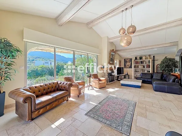Maison 5 pièces 198 m²