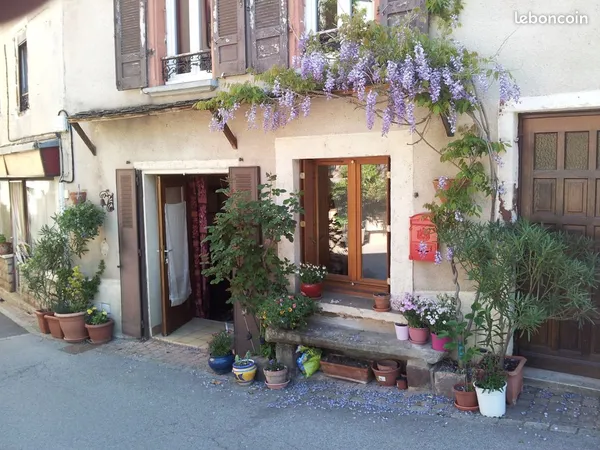 Maison de village avec ancien commerce - Environ 100 m² + grenier aménageable