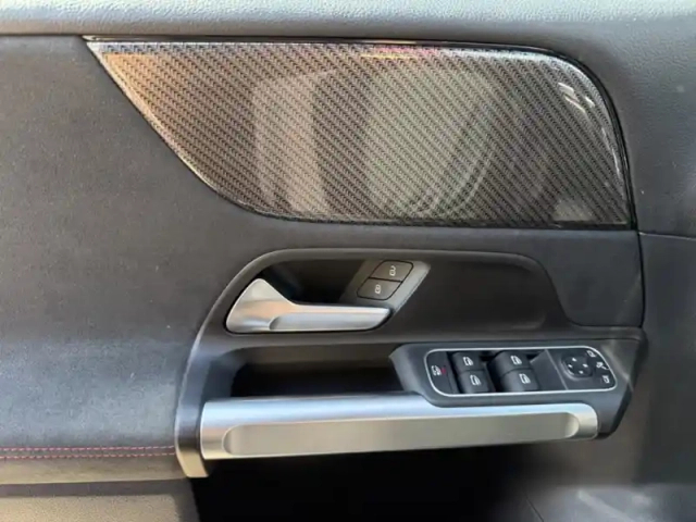 Mercedes Glb 200 d amg line — photo 15