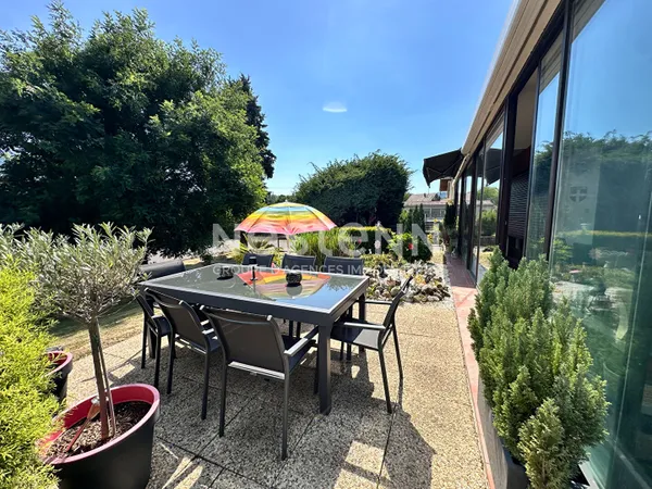 Amancy ? Maison 129 m², 3 chambres, piscine, terrain clos de 2 100 m² et stationnement pour 10 véhic