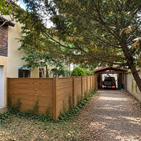 Maison familiale 8 pièces à rénover avec jardin et stationnement - Quartier Montchat / Rue Jeanne d'