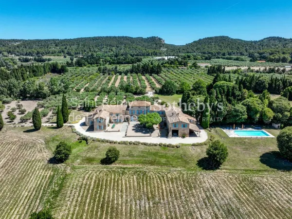 Au coeur des Alpilles, une propriété d'exception chargée d'histoi