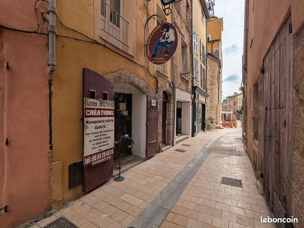 Local commercial 25 m² SALERNES