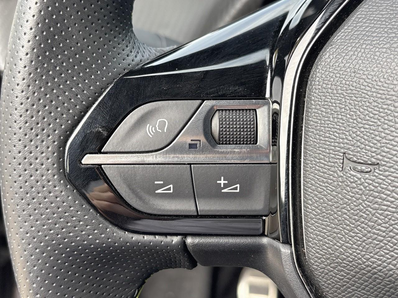 Peugeot 208 1.2 puretech 100ch s&s gt — photo 25