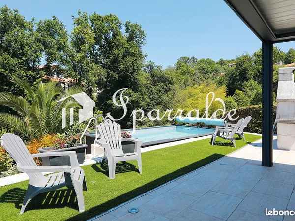 Maison Individuelle climatisée avec 3 terrasses, piscine s/parcelle 1.000 m2