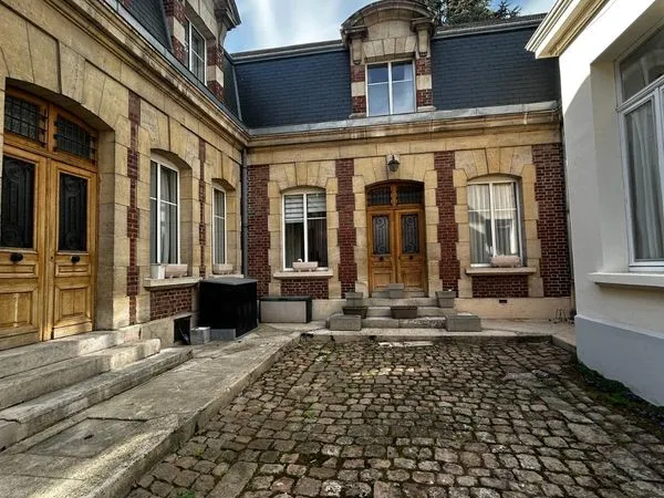 Maison 11 pièces 296 m²
