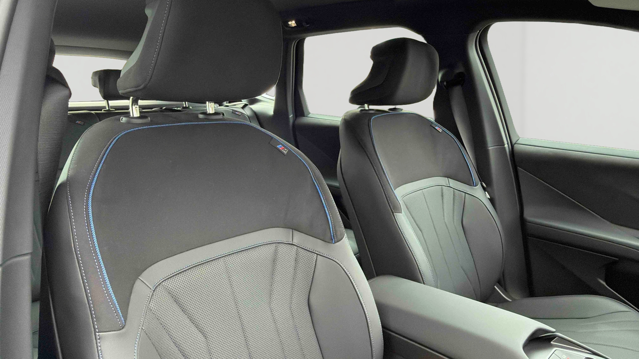 BMW iX3 50 xDrive — photo 31