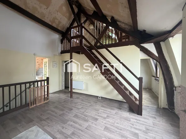 Immeuble avec 2 appartement et 1 local commercial