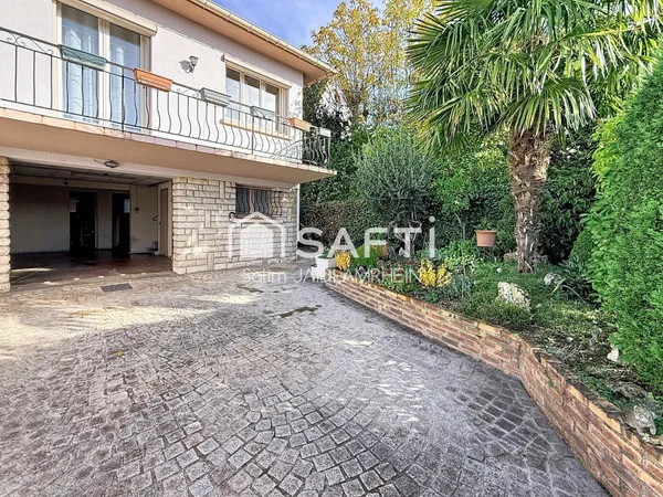 Maison avec jardin, sous-sol et beau potentiel