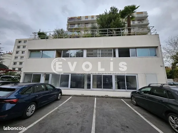 Local bureaux 277 m²